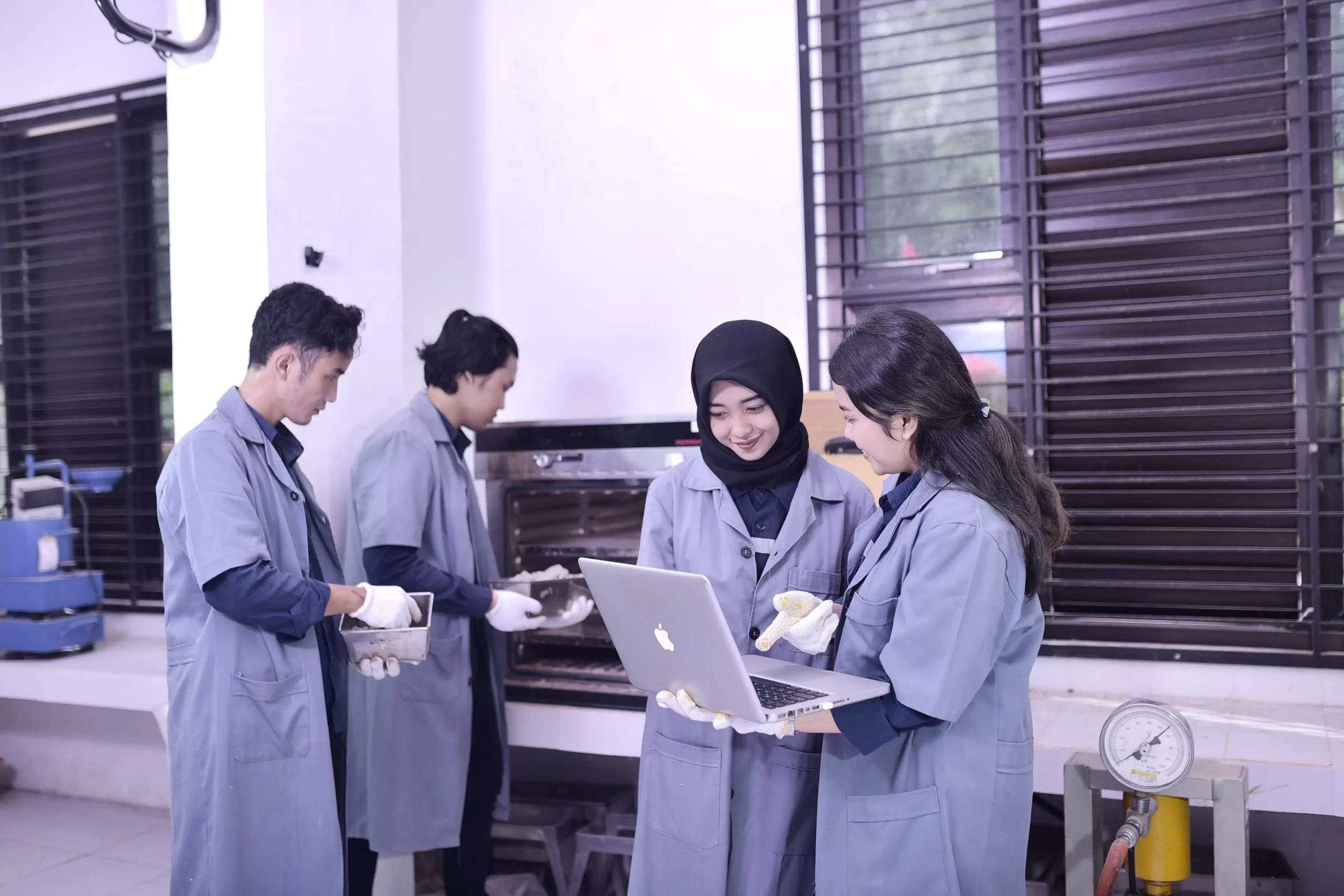 Kolaborasi Teknik Sipil Poltekba dan Dinas PUPR dalam Proyek Rehabilitasi Jalan Kota Balikpapan